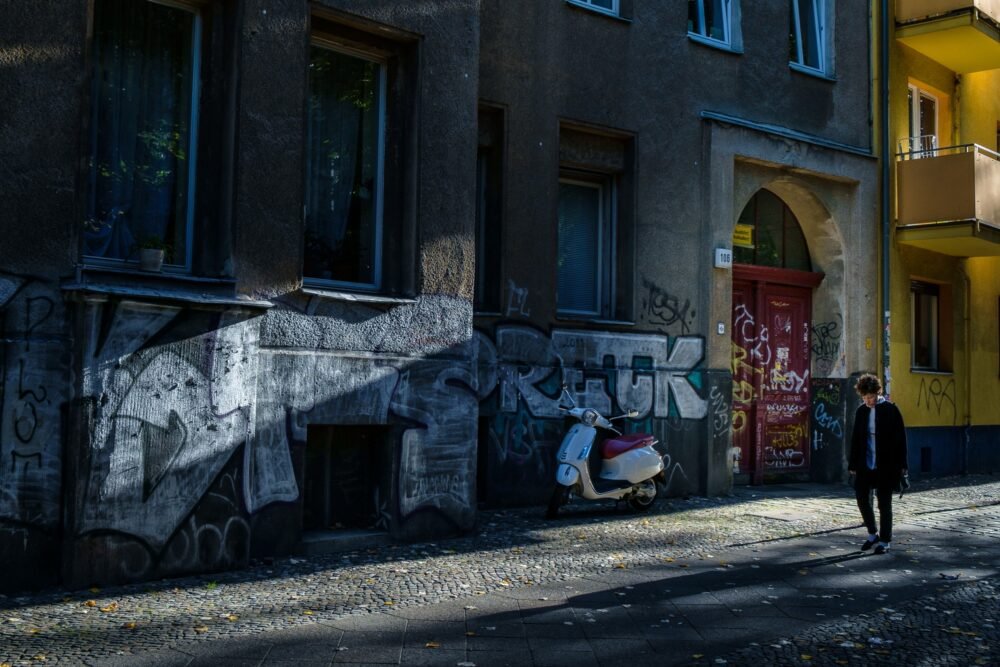 12 Red Flags That Indicate a Bad Neighborhood